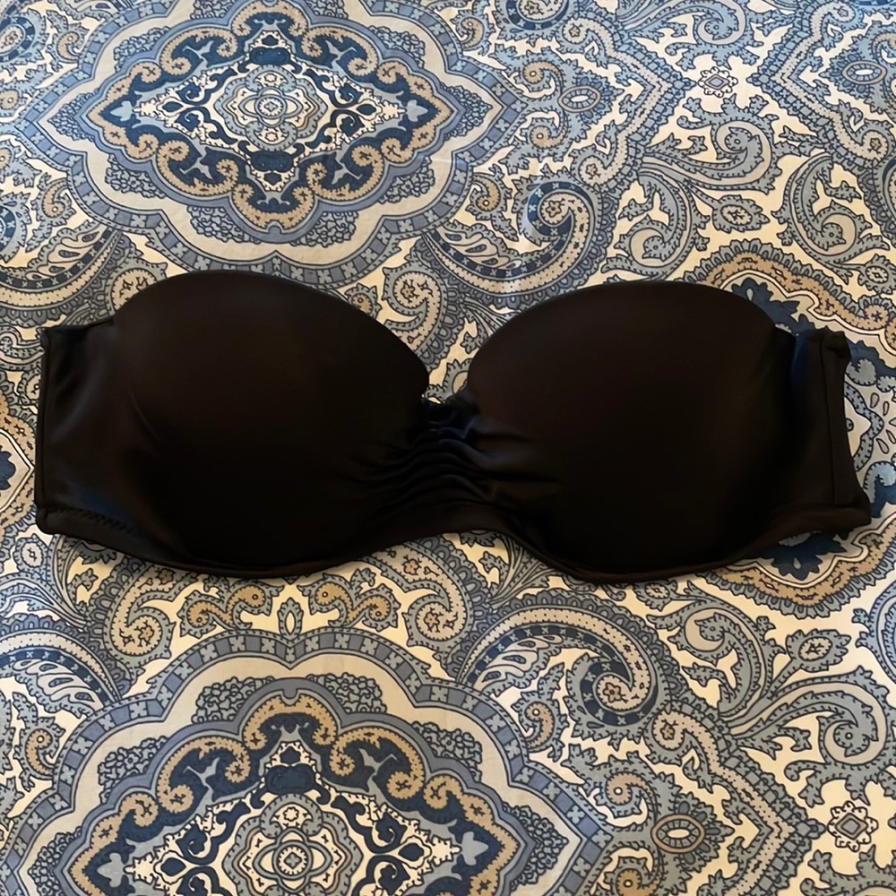 Victoria’s Secret bikini top. Like new. Size 32C